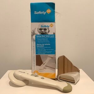 Safety 1st toilet lock. Brand new in box. Only opened for the picture.